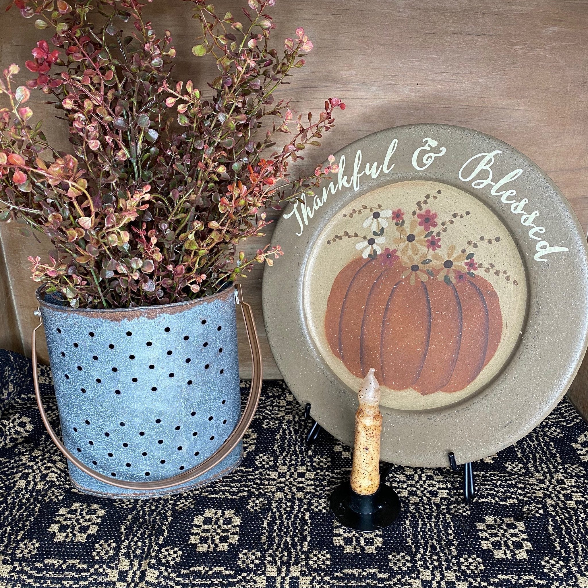 http://www.primitivestarquiltshop.com/cdn/shop/collections/Thankful_Blessed_Pumkin_Plate_Lifestyle_3_b46d5872-da07-498a-bb42-2a751f143626.jpg?v=1622231056